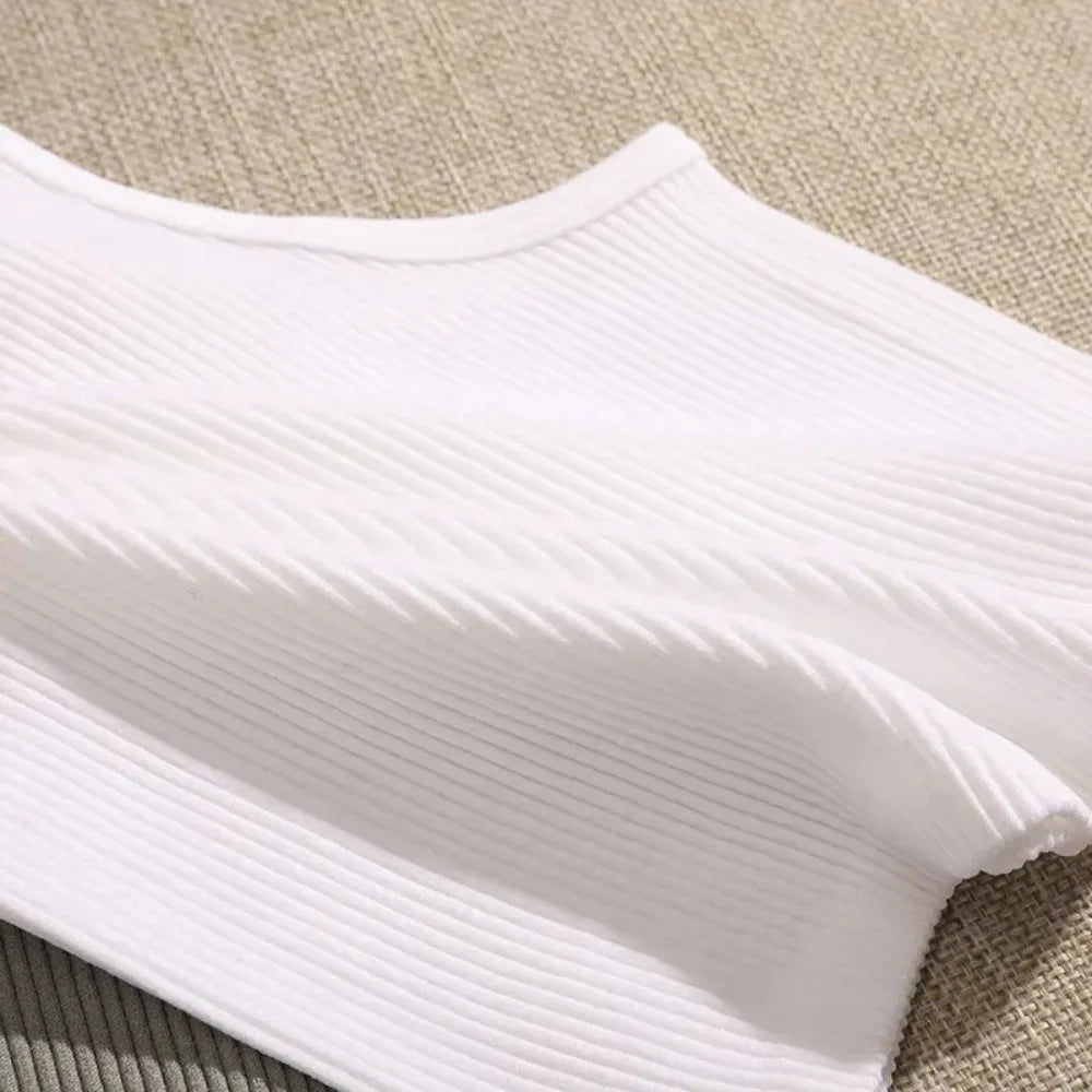 Yoga vest - Women's gym wear - Black and white striped design - Short-sleeved top - Seamless construction - Streetwear