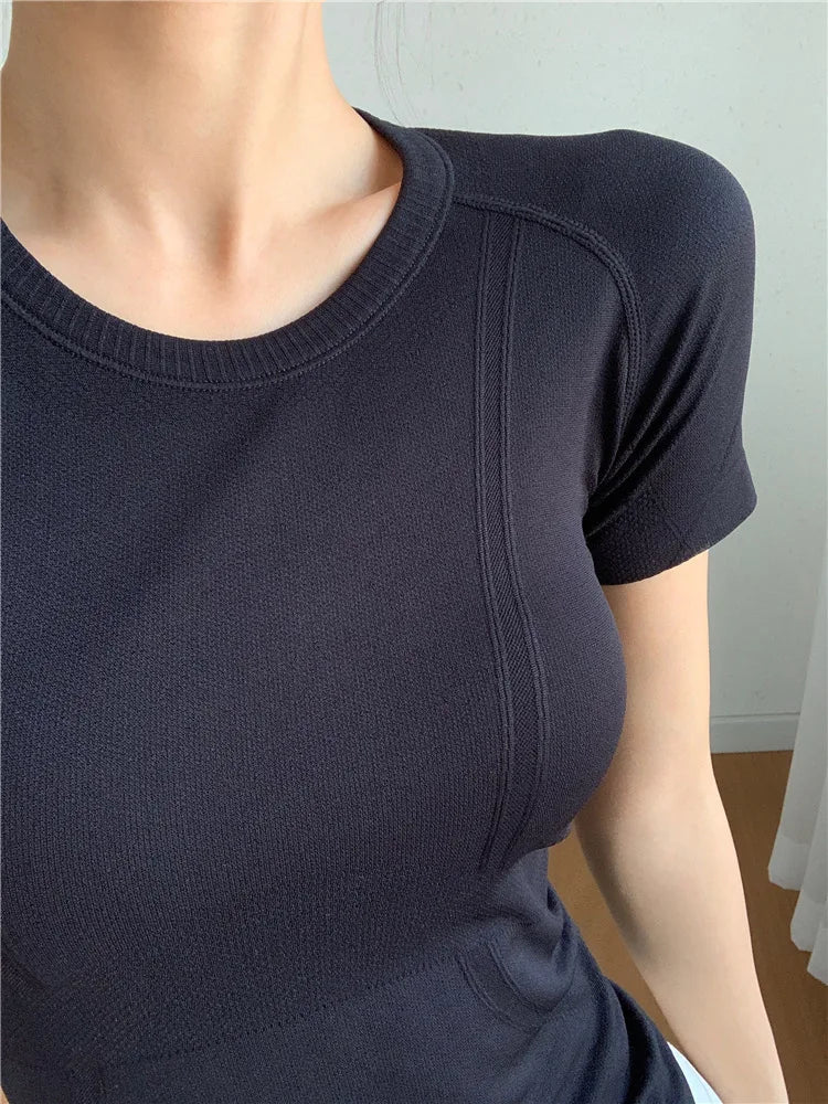 Yoga Suits for Women in Spring Summer New Sports Tops Integrated with Slim Short-sleeved T-shirt Running Training Fitness Suits