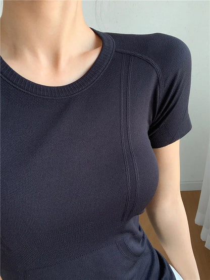 Yoga Suits for Women in Spring Summer New Sports Tops Integrated with Slim Short-sleeved T-shirt Running Training Fitness Suits