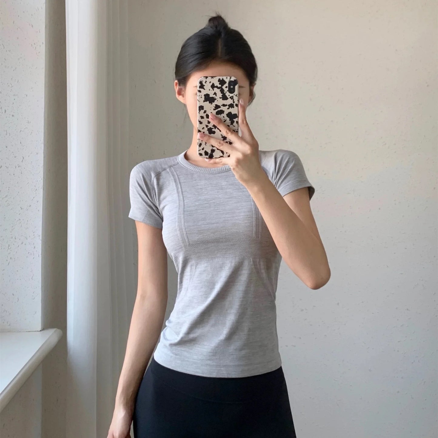 Yoga Suits for Women in Spring Summer New Sports Tops Integrated with Slim Short-sleeved T-shirt Running Training Fitness Suits